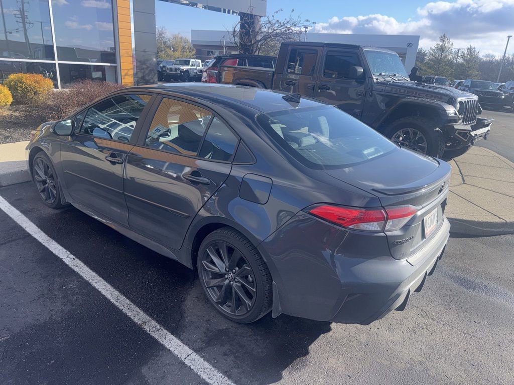 Used 2025 Toyota Corolla SE image 3