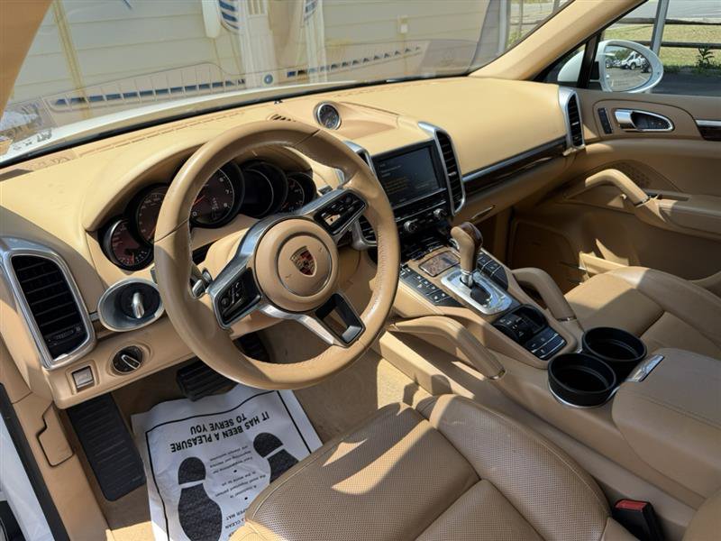 Used 2016 Porsche Cayenne AWD/4WD image 10