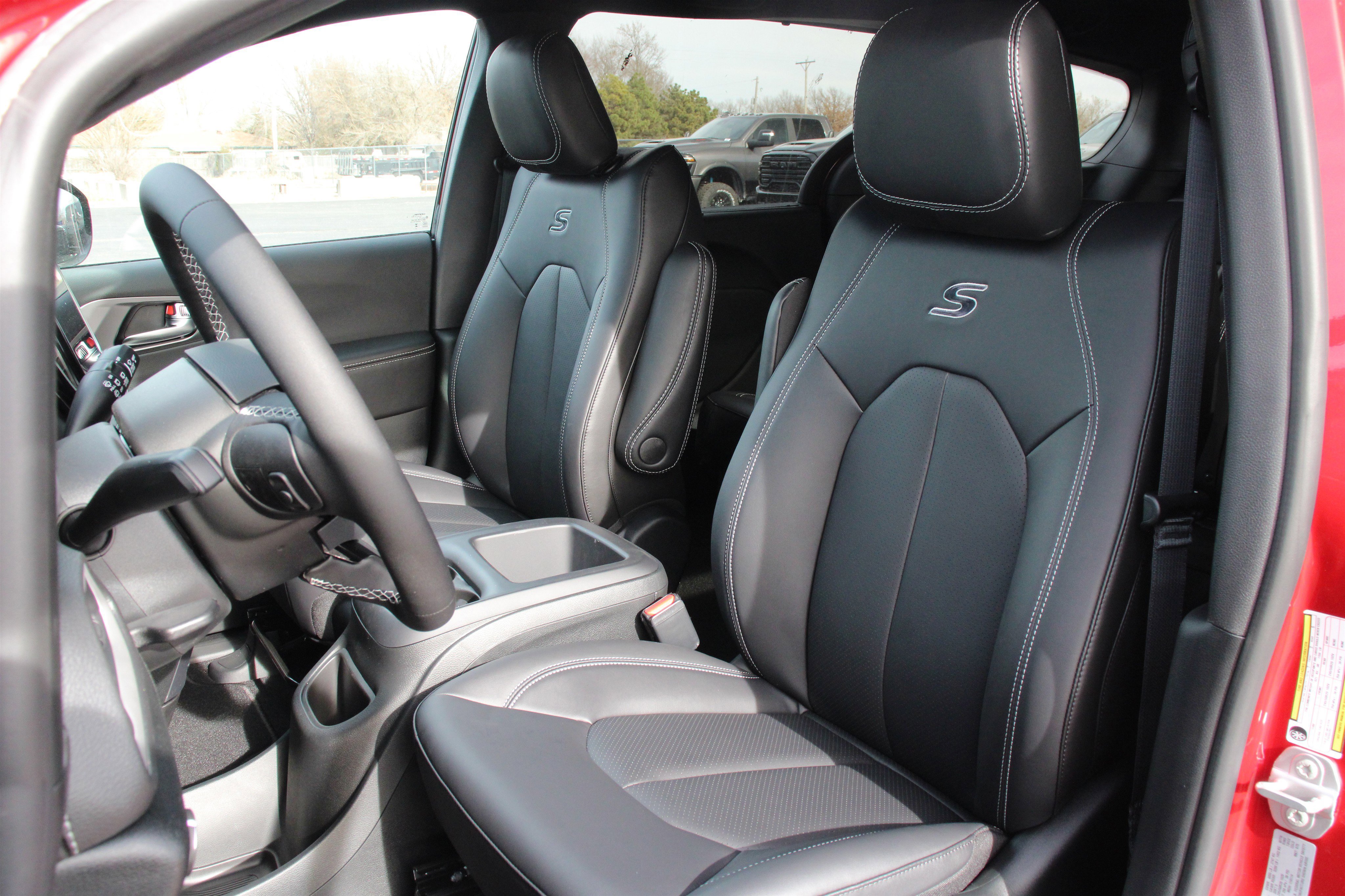 New 2026 Chrysler Pacifica Select image 5