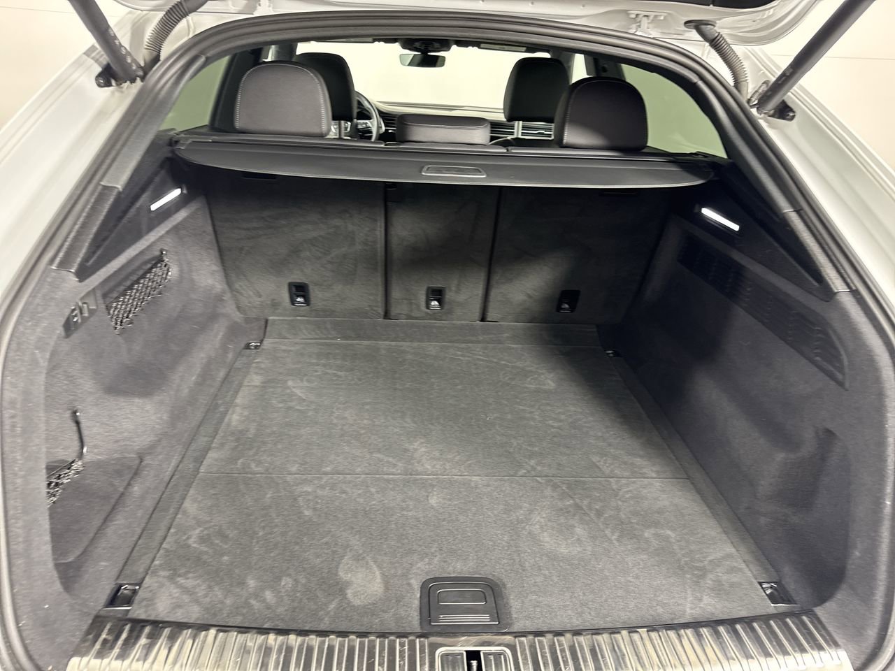 Used 2021 Audi Q8 Prestige AWD/4WD image 36