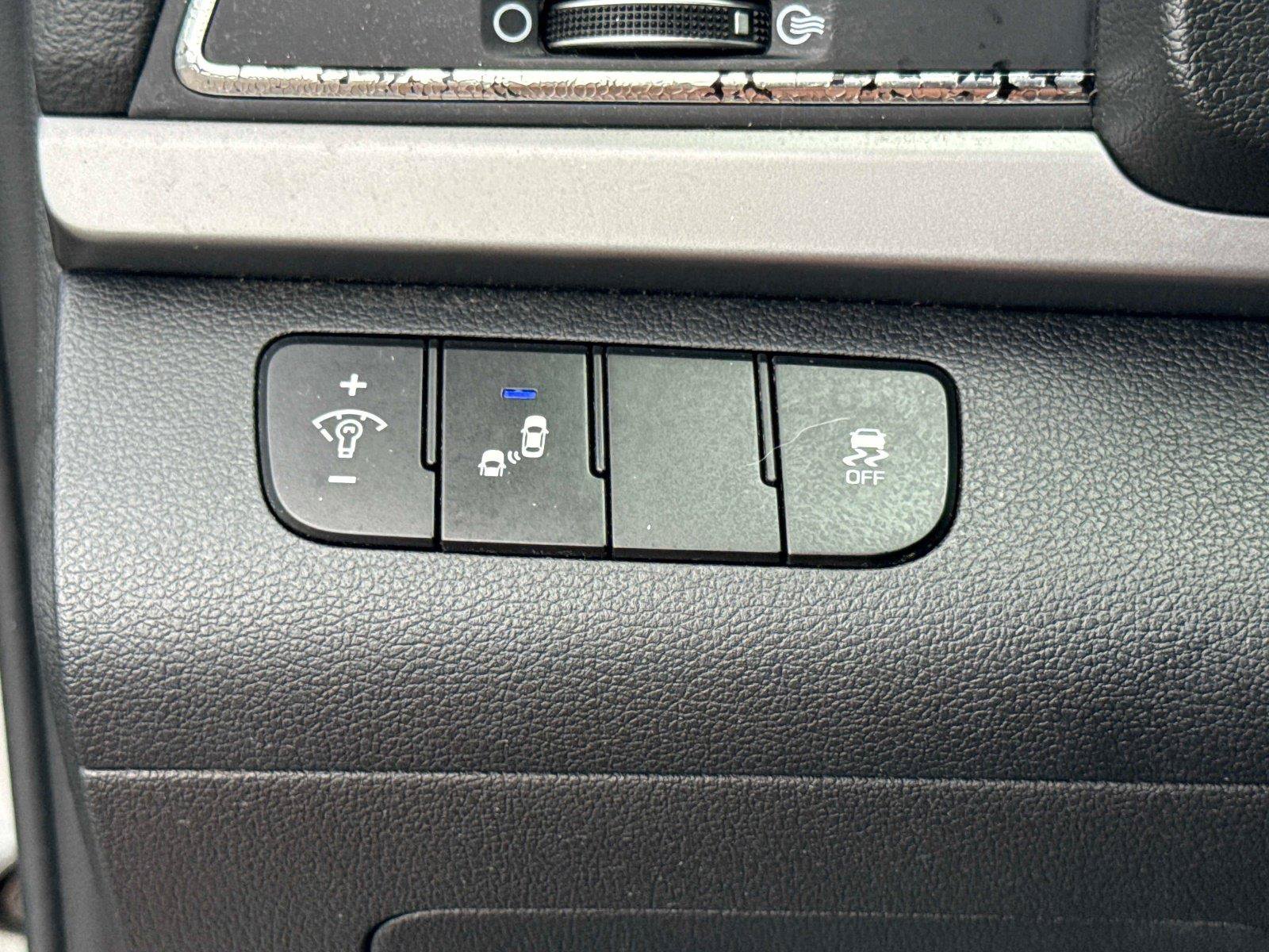 Used 2018 Hyundai Elantra SEL FWD image 29