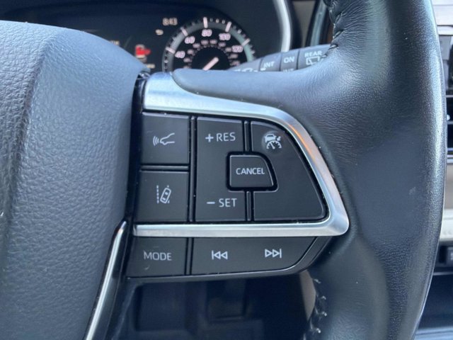 Used 2020 Toyota Highlander XLE AWD/4WD image 26