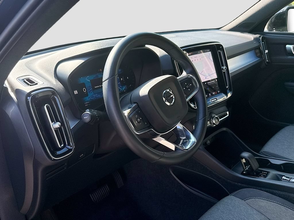 Used 2024 Volvo XC40 B5 Core AWD/4WD image 30