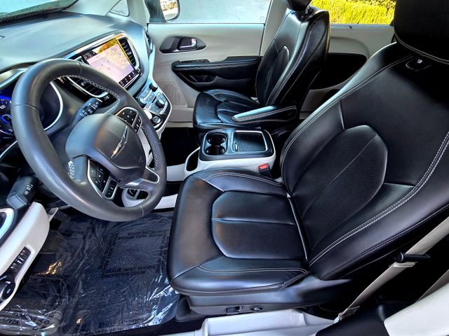 Certified 2023 Chrysler Pacifica Touring-L image 21