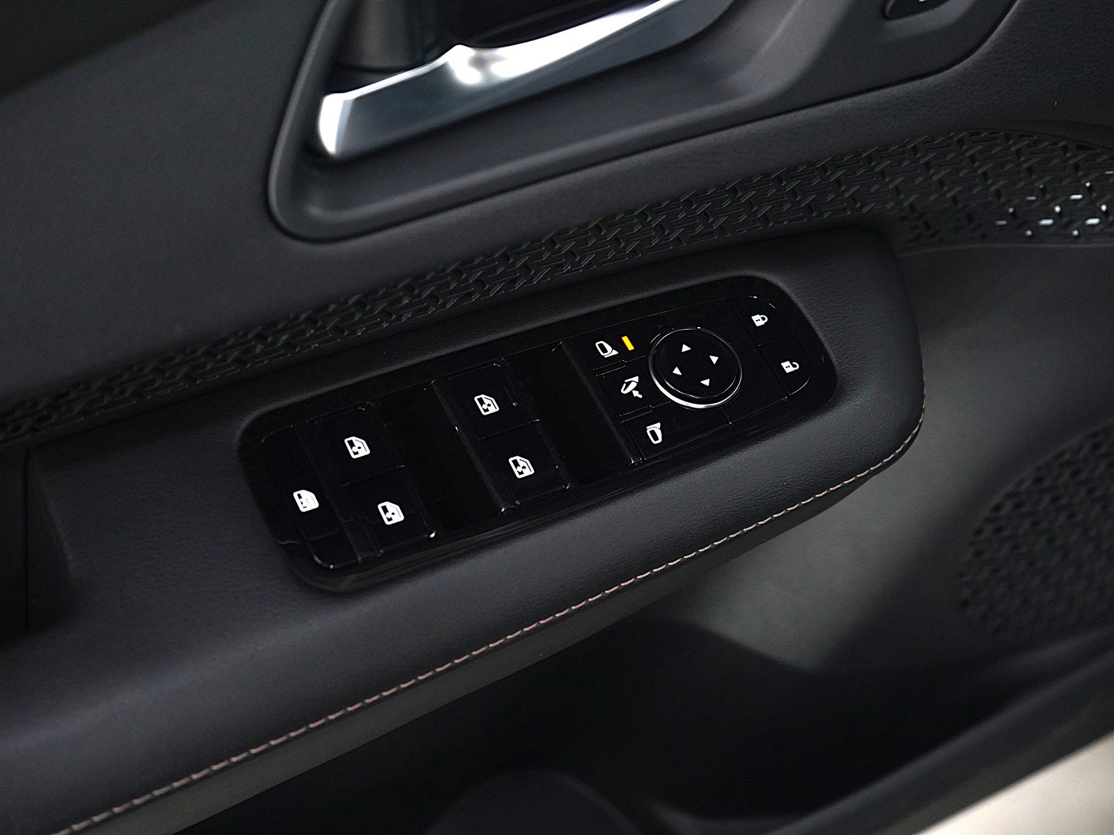 Used 2024 Nissan Ariya AWD image 18