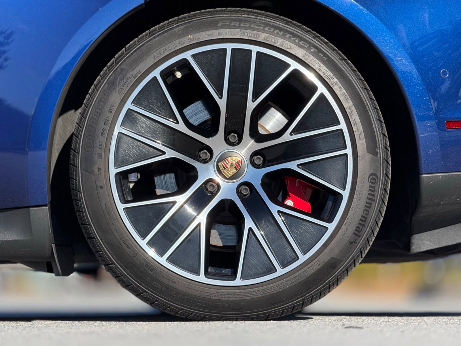 Used 2020 Porsche Taycan 4S image 18