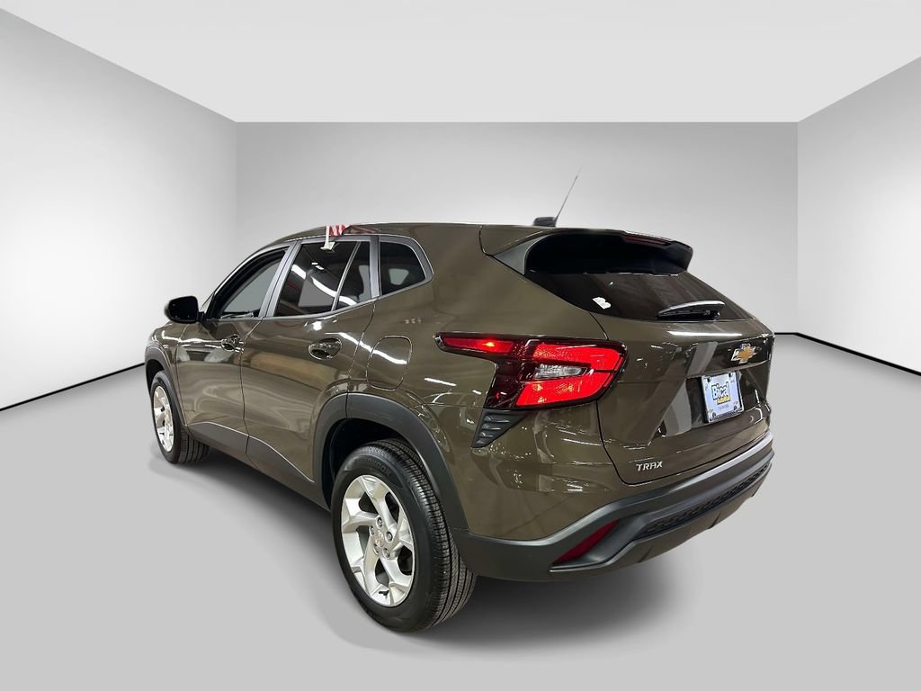 Certified 2024 Chevrolet Trax LS w/ LS Convenience Package FWD image 3