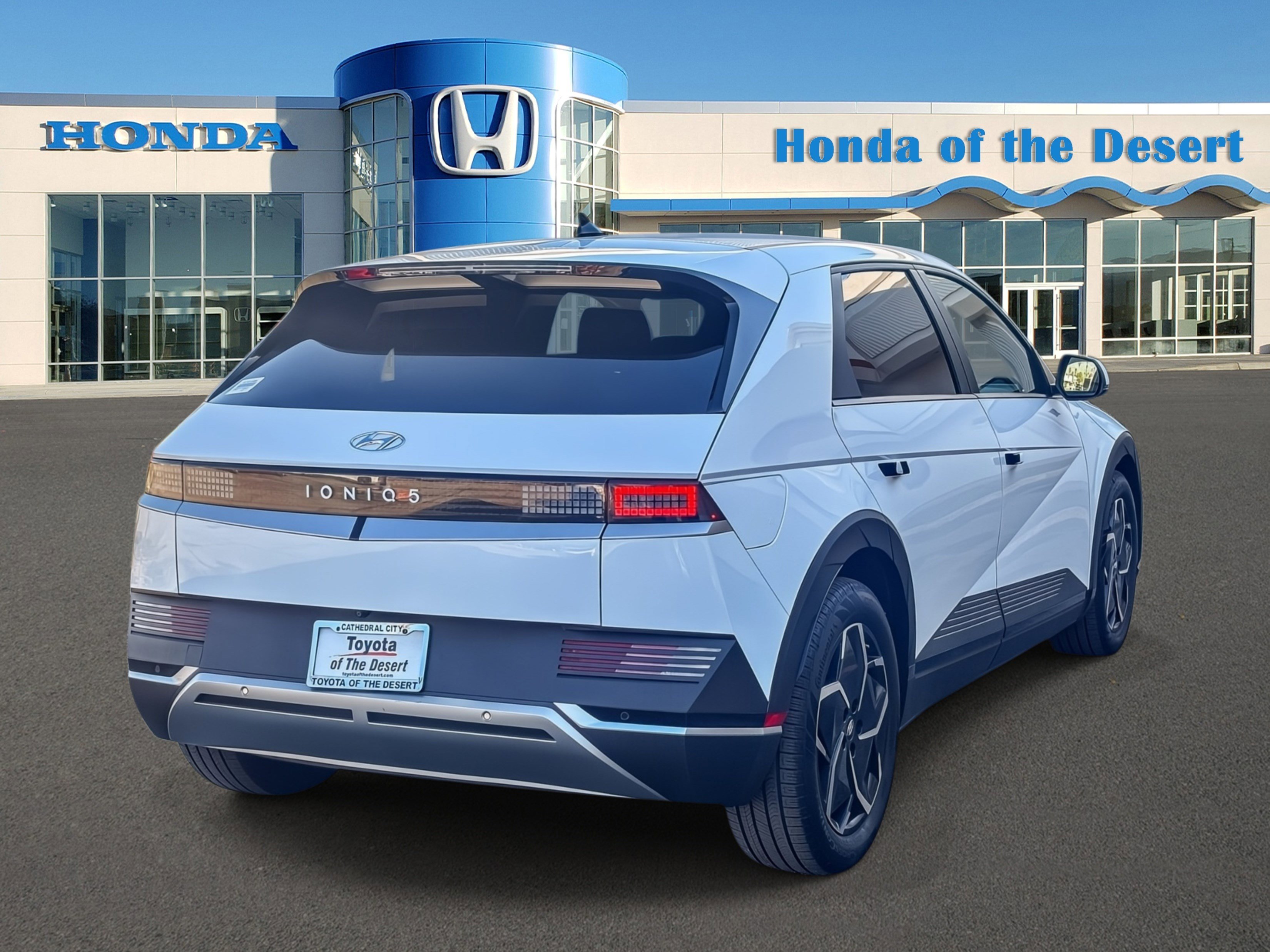 Used 2022 Hyundai Ioniq 5 SE w/ Cargo Package image 7