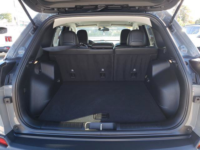 Used 2019 Jeep Cherokee Latitude Plus w/ Cold Weather Group AWD/4WD image 5