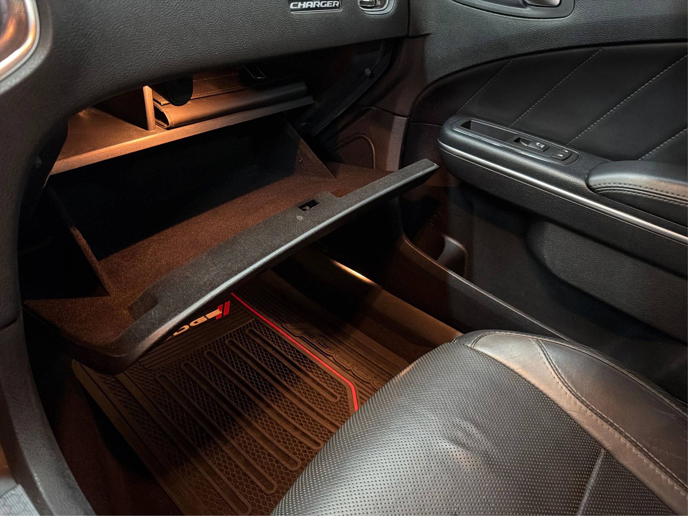 Used 2016 Dodge Charger SXT w/ Plus Group RWD image 28