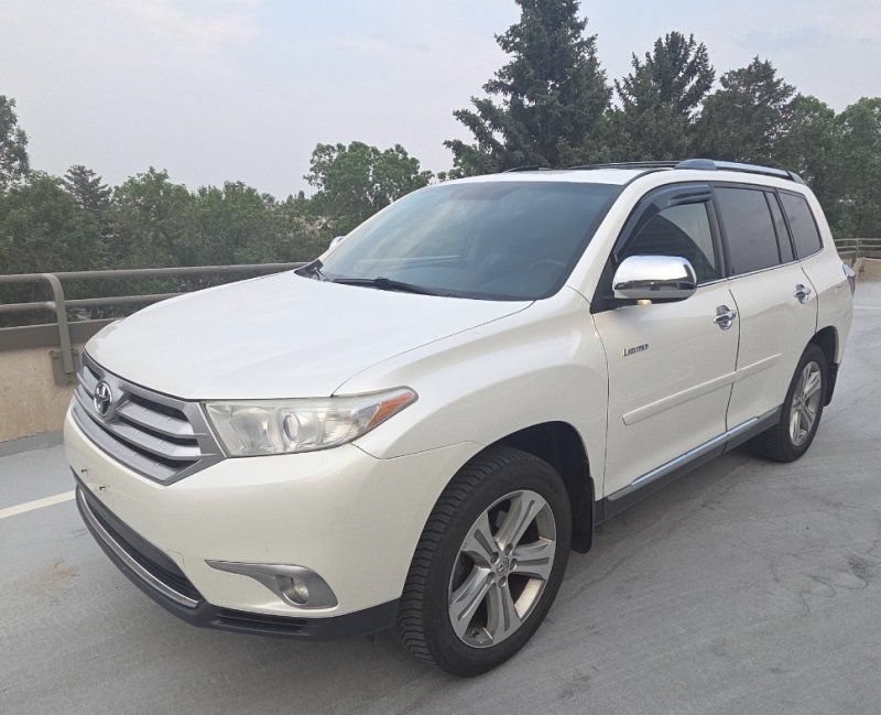 Used 2013 Toyota Highlander Limited AWD/4WD image 2