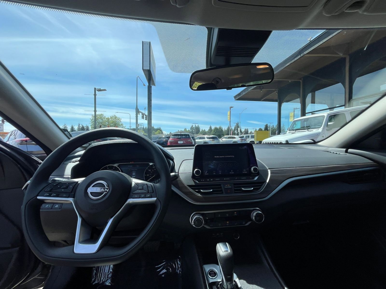 Used 2025 Nissan Altima 2.5 SV FWD image 34