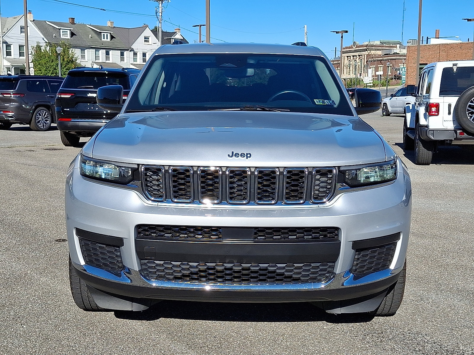 Used 2021 Jeep Grand Cherokee L Laredo w/ Luxury Tech Group I image 2