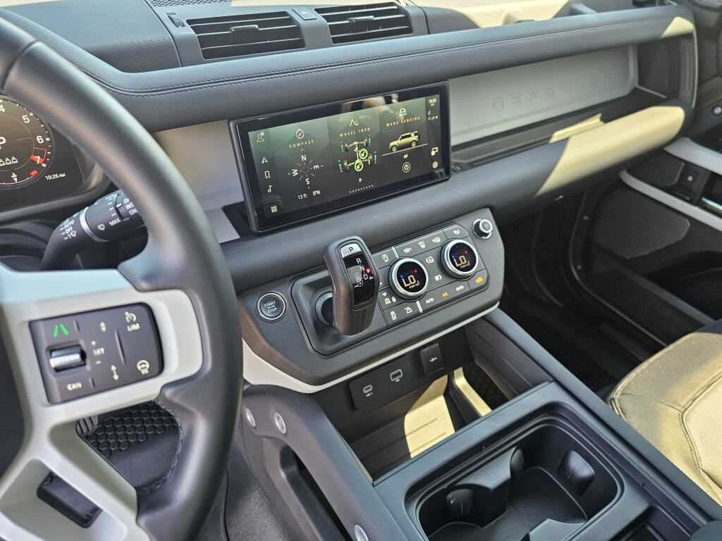 Used 2024 Land Rover Defender 110 X-Dynamic SE AWD/4WD image 29
