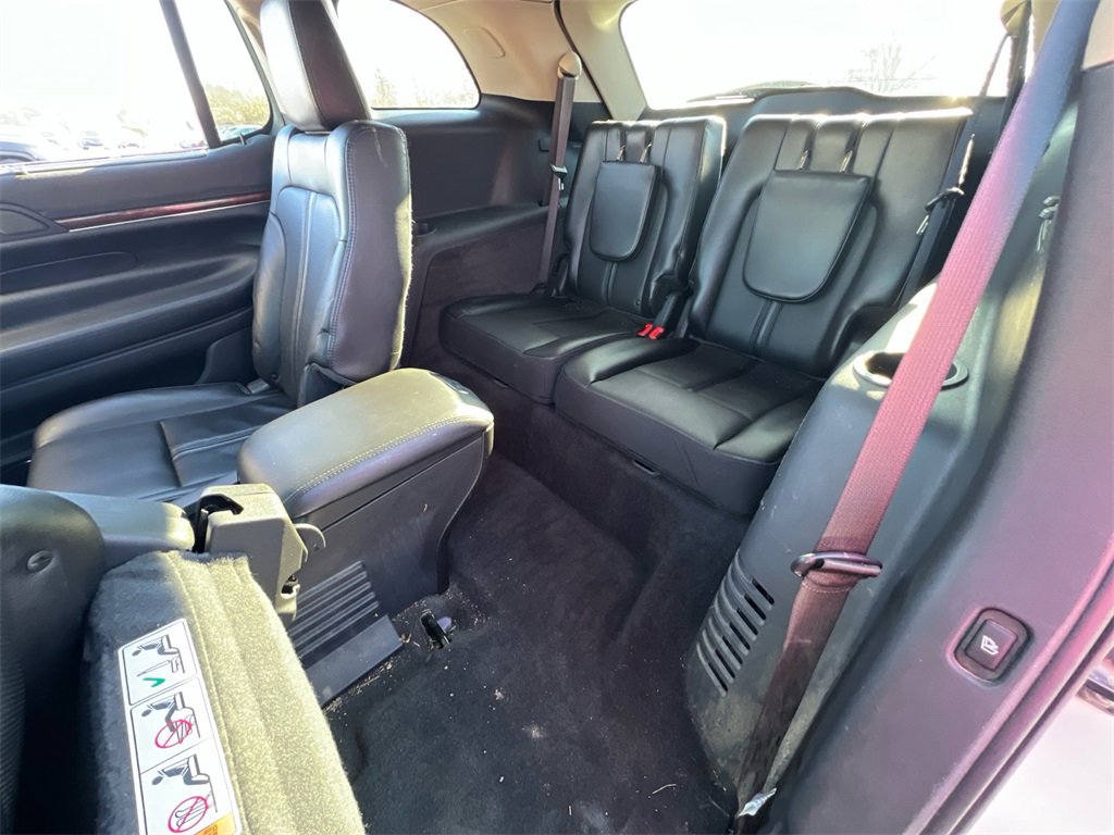 Used 2012 Lincoln MKT AWD image 37