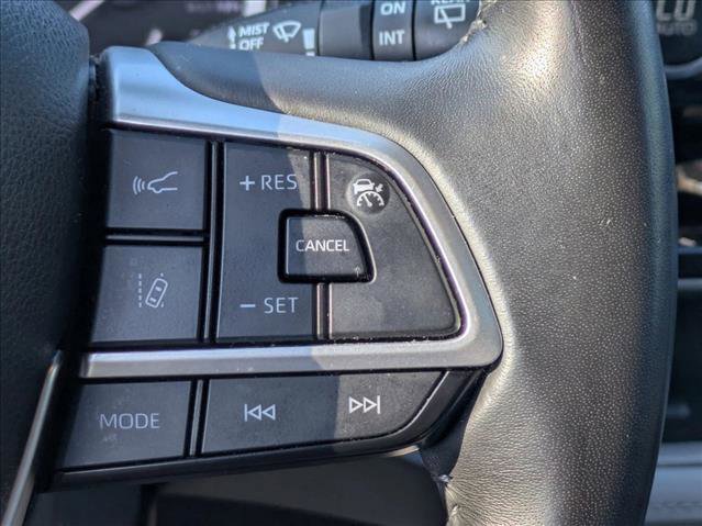 Used 2022 Toyota Highlander XLE AWD/4WD image 12