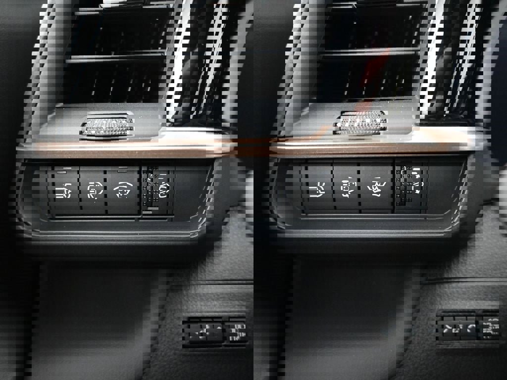 New 2025 Toyota Crown Signia image 19