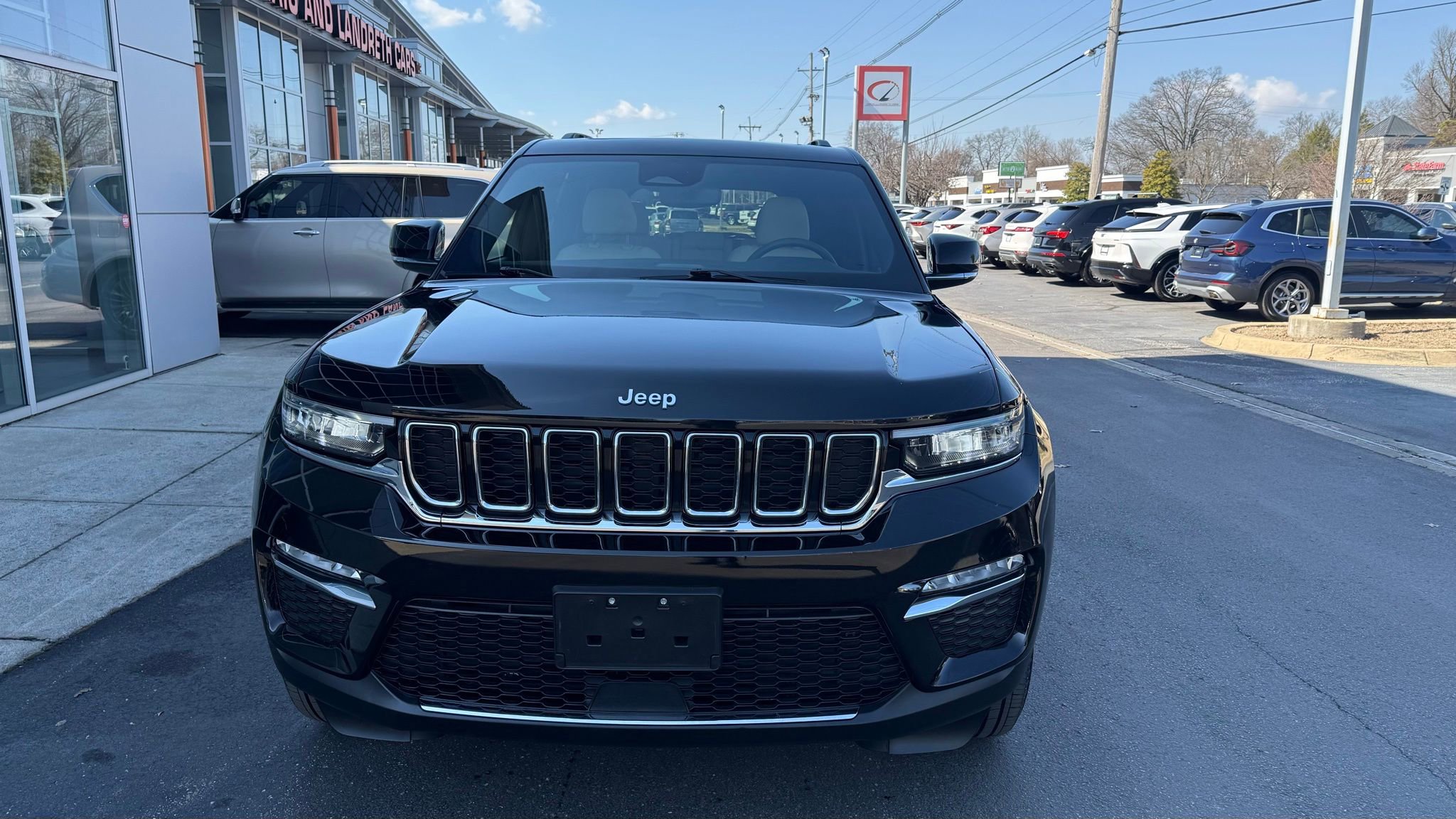 Used 2023 Jeep Grand Cherokee 4WD 4xe image 3