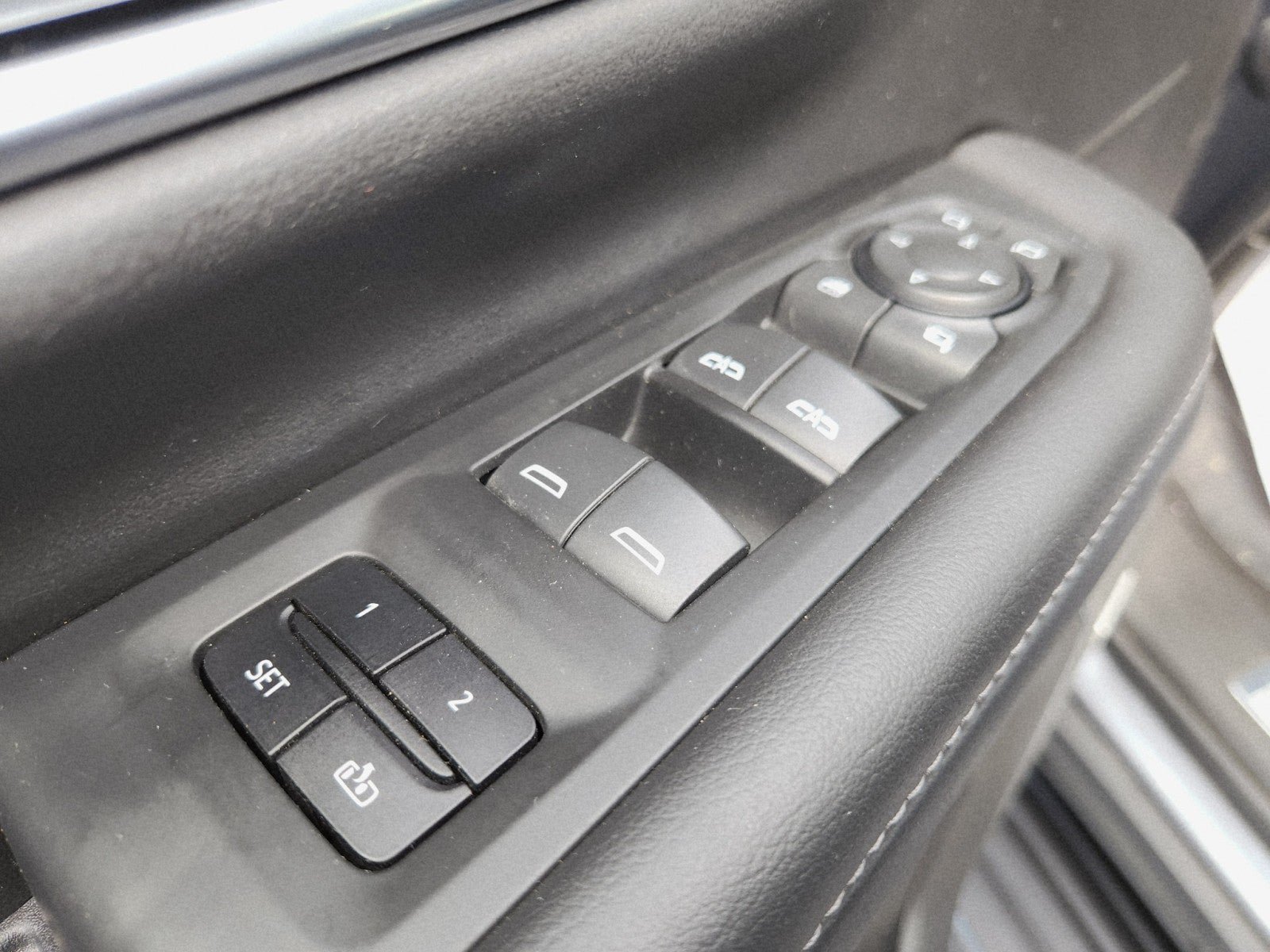 Used 2022 Chevrolet Tahoe LT w/ Luxury Package AWD/4WD image 35