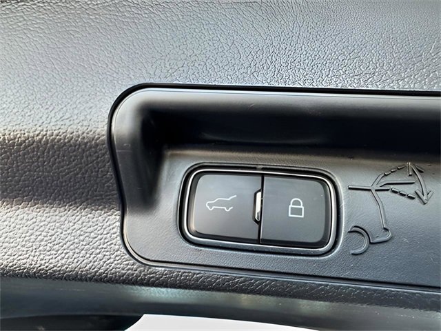 Used 2023 Ford Explorer Limited image 21