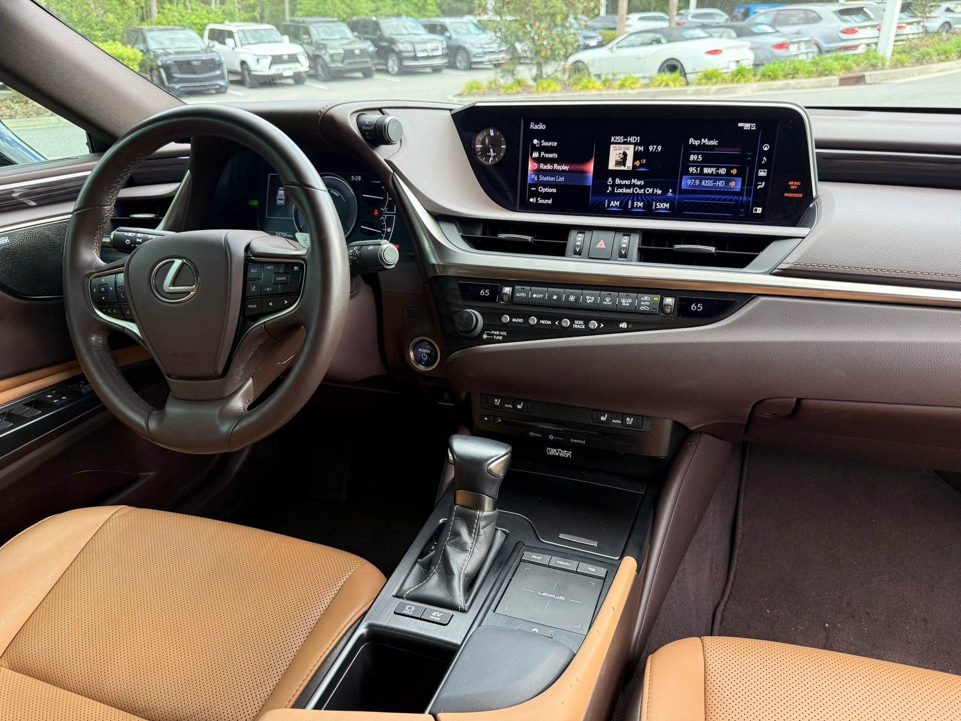 Used 2020 Lexus ES 300h w/ Premium Package FWD image 25
