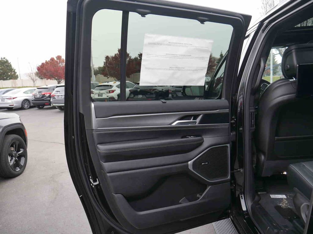 New 2025 Jeep Wagoneer L Series II w/ Convenience Group I image 12