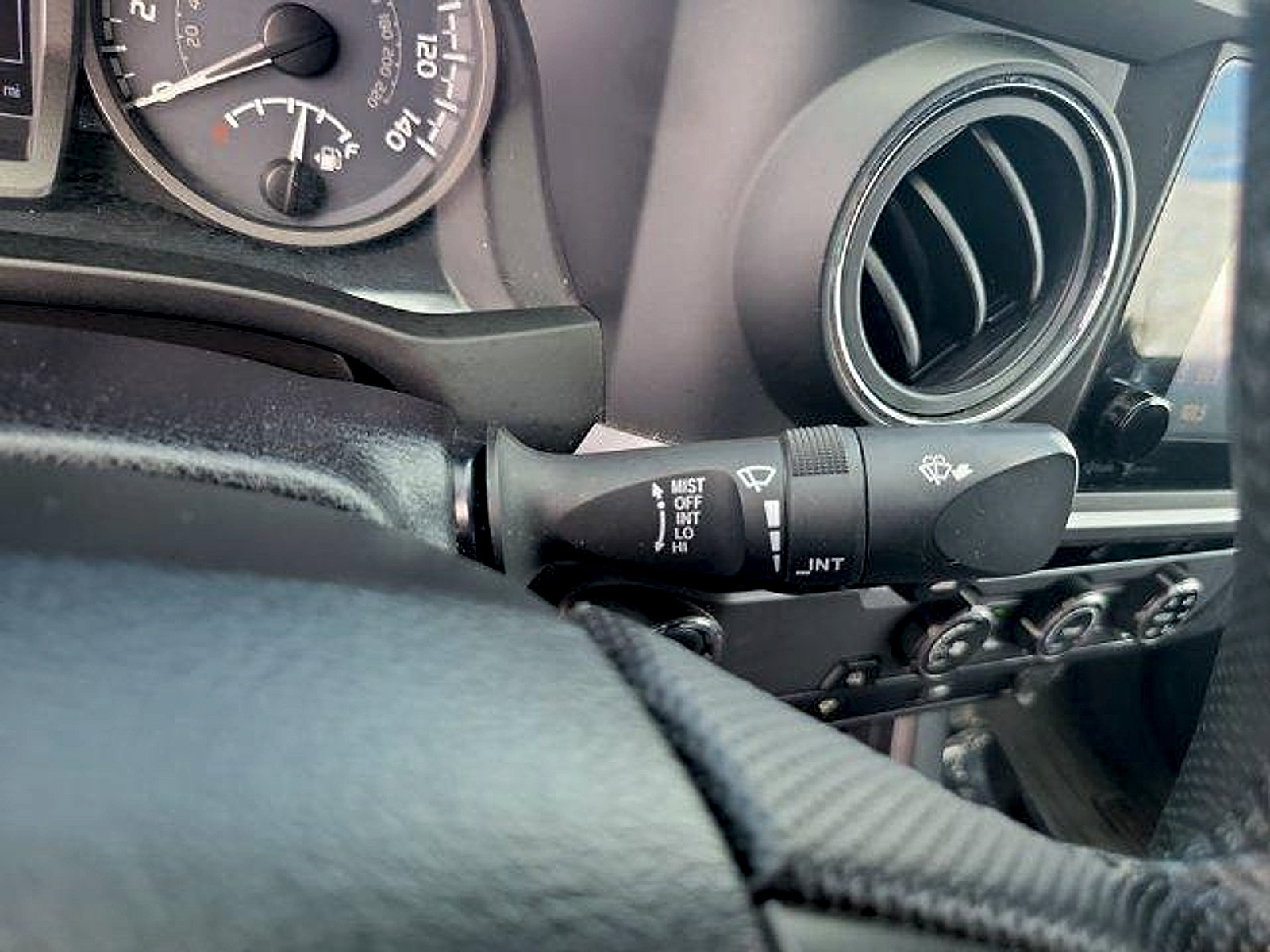 Used 2016 Toyota Tacoma TRD Sport w/ Towing Package RWD image 29
