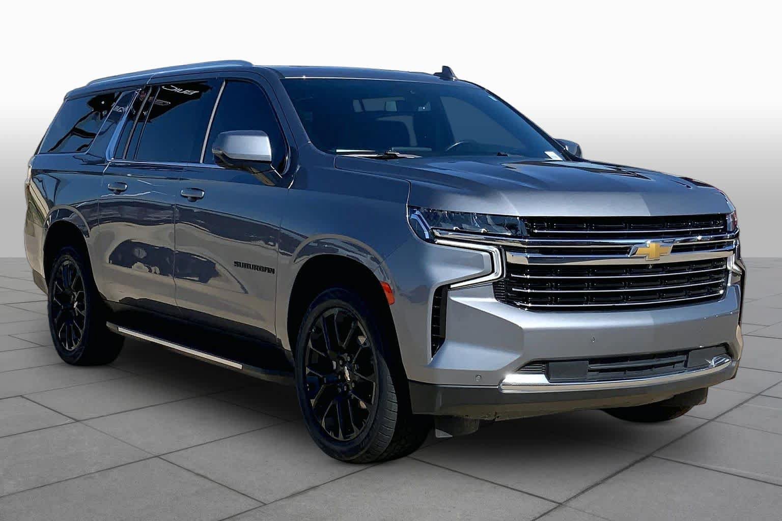 Used 2022 Chevrolet Suburban LT w/ LT Signature Package AWD/4WD image 3