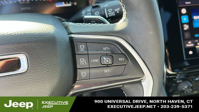Used 2023 Jeep Grand Cherokee Altitude AWD/4WD image 14