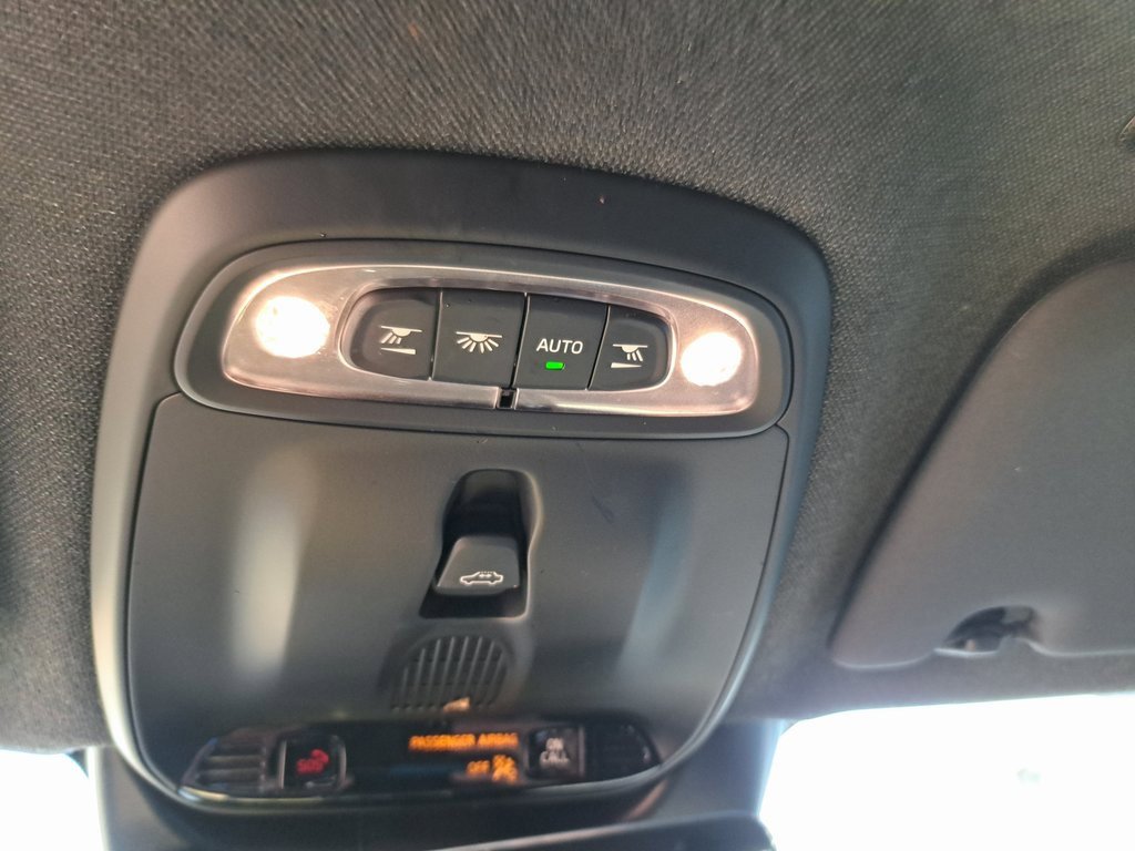 Used 2020 Volvo XC40 T5 R-Design w/ Protection Package Premier image 20