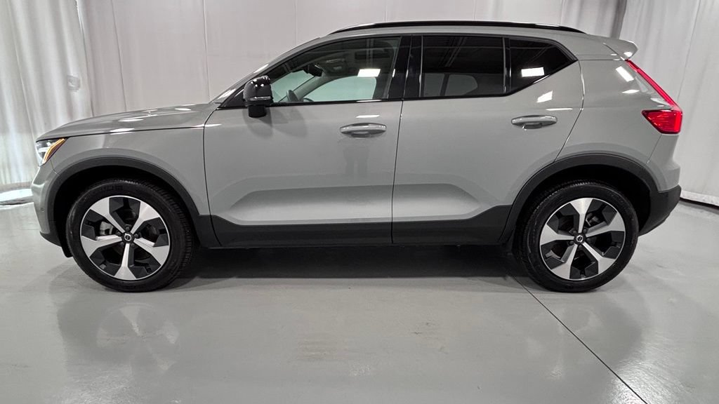 Certified 2026 Volvo XC40 B5 Plus AWD/4WD image 9