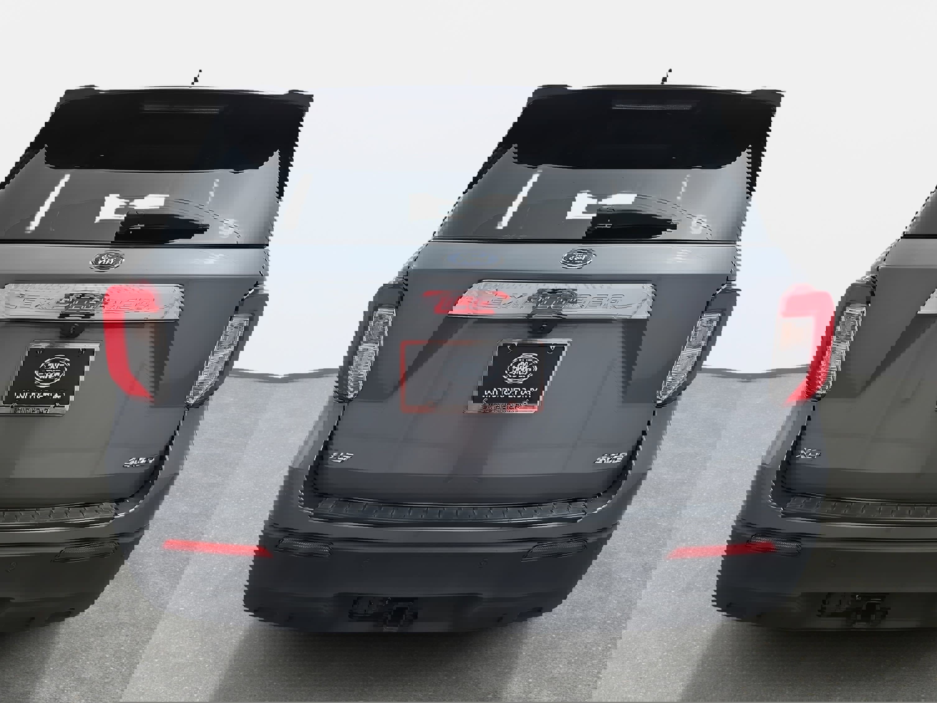 Used 2022 Ford Explorer XLT w/ Class IV Trailer Tow Package image 6