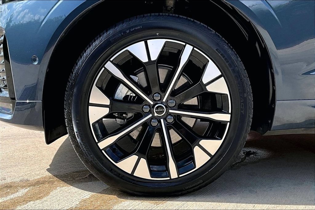 Used 2026 Volvo XC60 B5 Plus AWD/4WD image 11