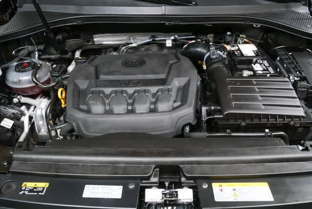Certified 2024 Volkswagen Tiguan SE FWD image 35