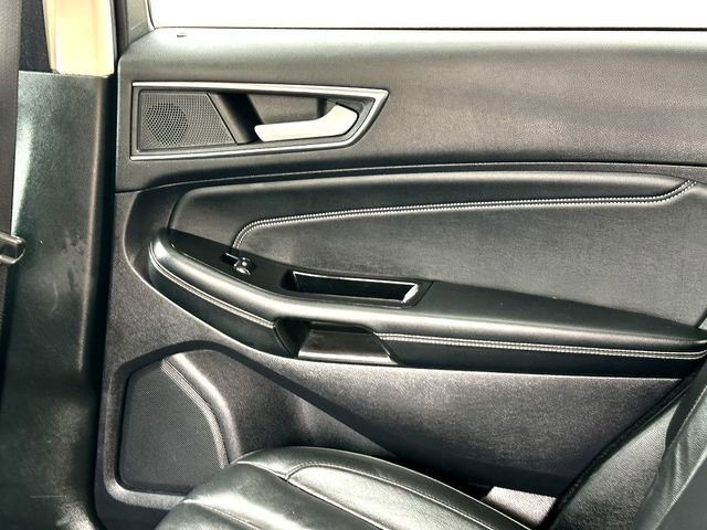 Used 2020 Ford Edge Titanium image 20