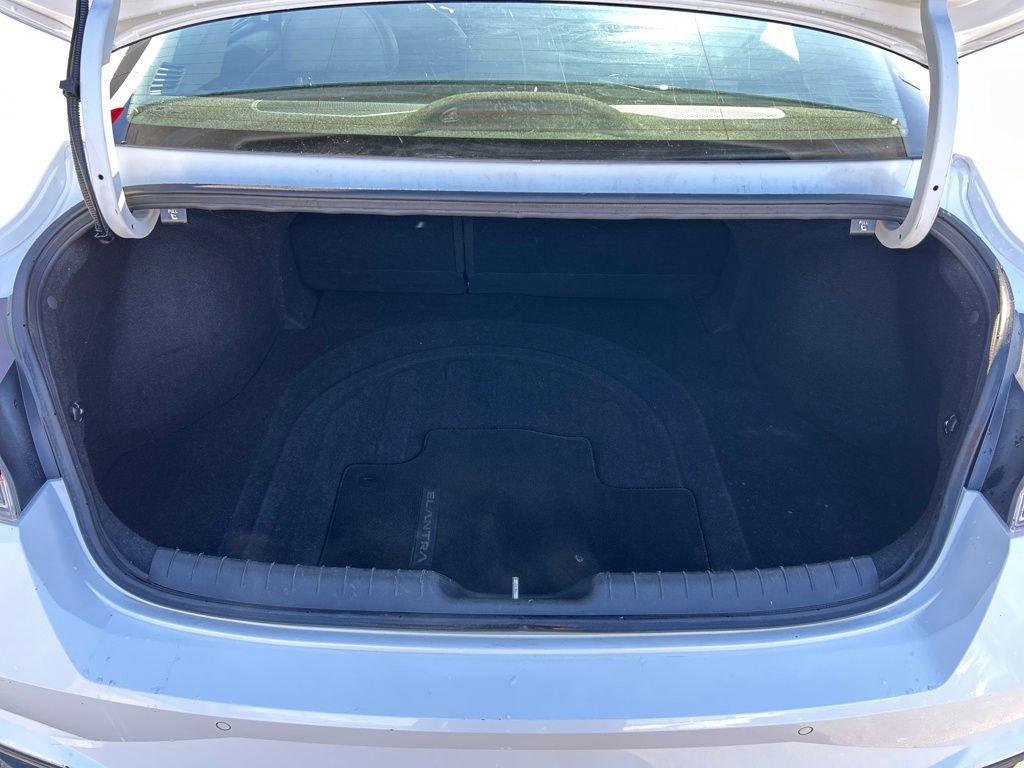 Used 2021 Hyundai Elantra Limited image 26