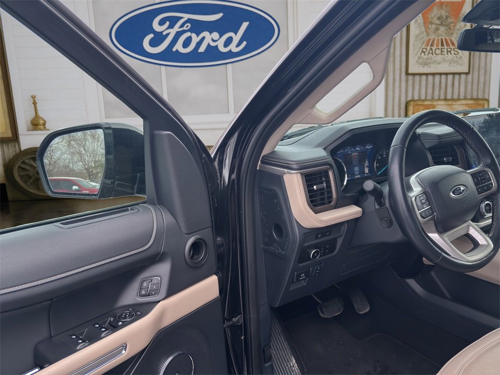 Used 2024 Ford Expedition Limited image 17