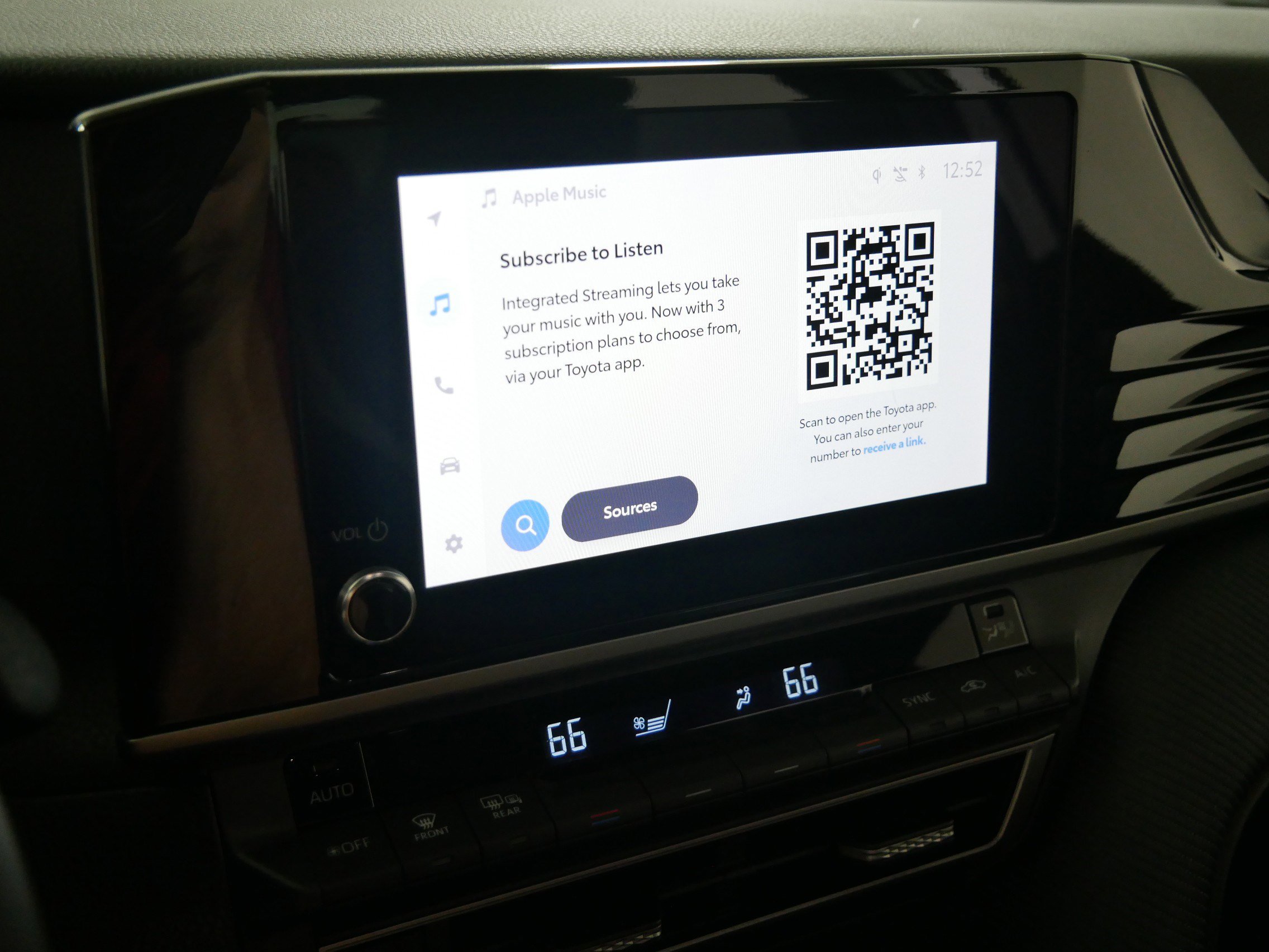 Used 2025 Toyota Camry SE FWD image 22