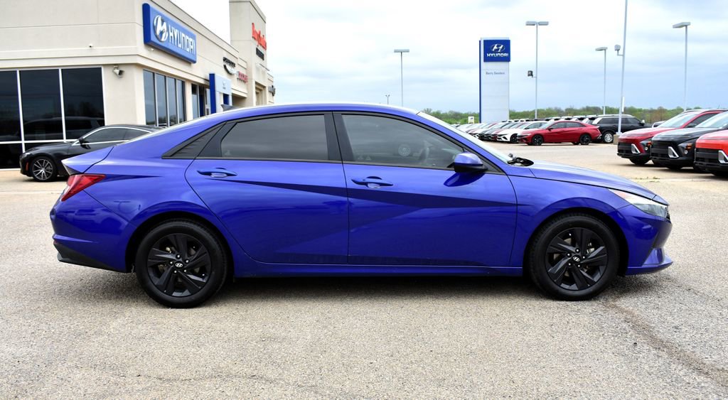 Used 2022 Hyundai Elantra SEL FWD image 2