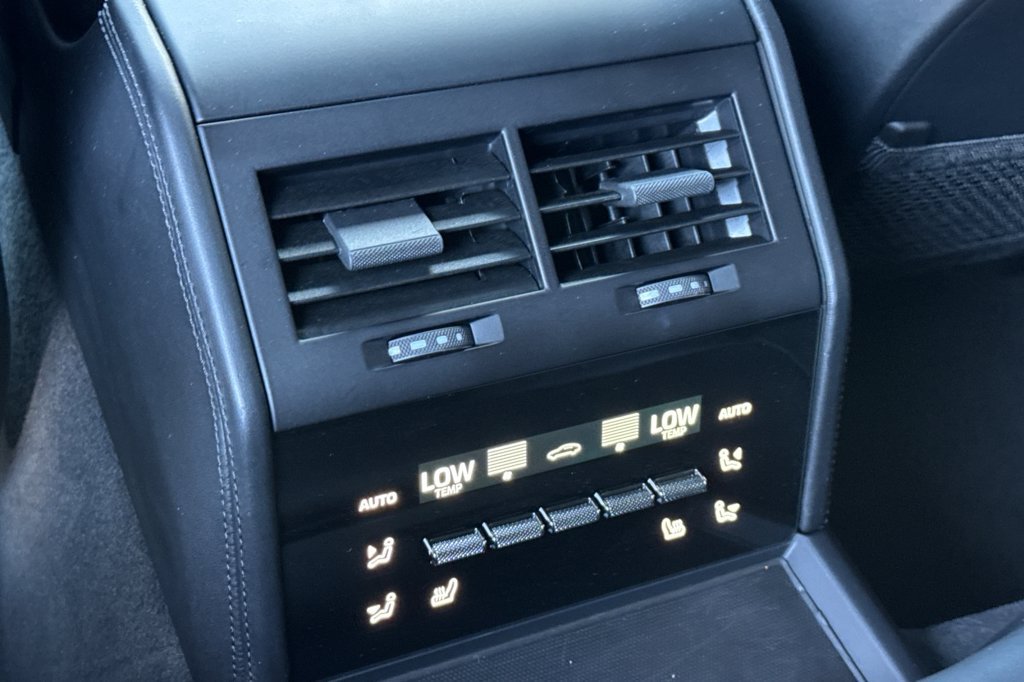 Used 2024 Porsche Panamera RWD image 16