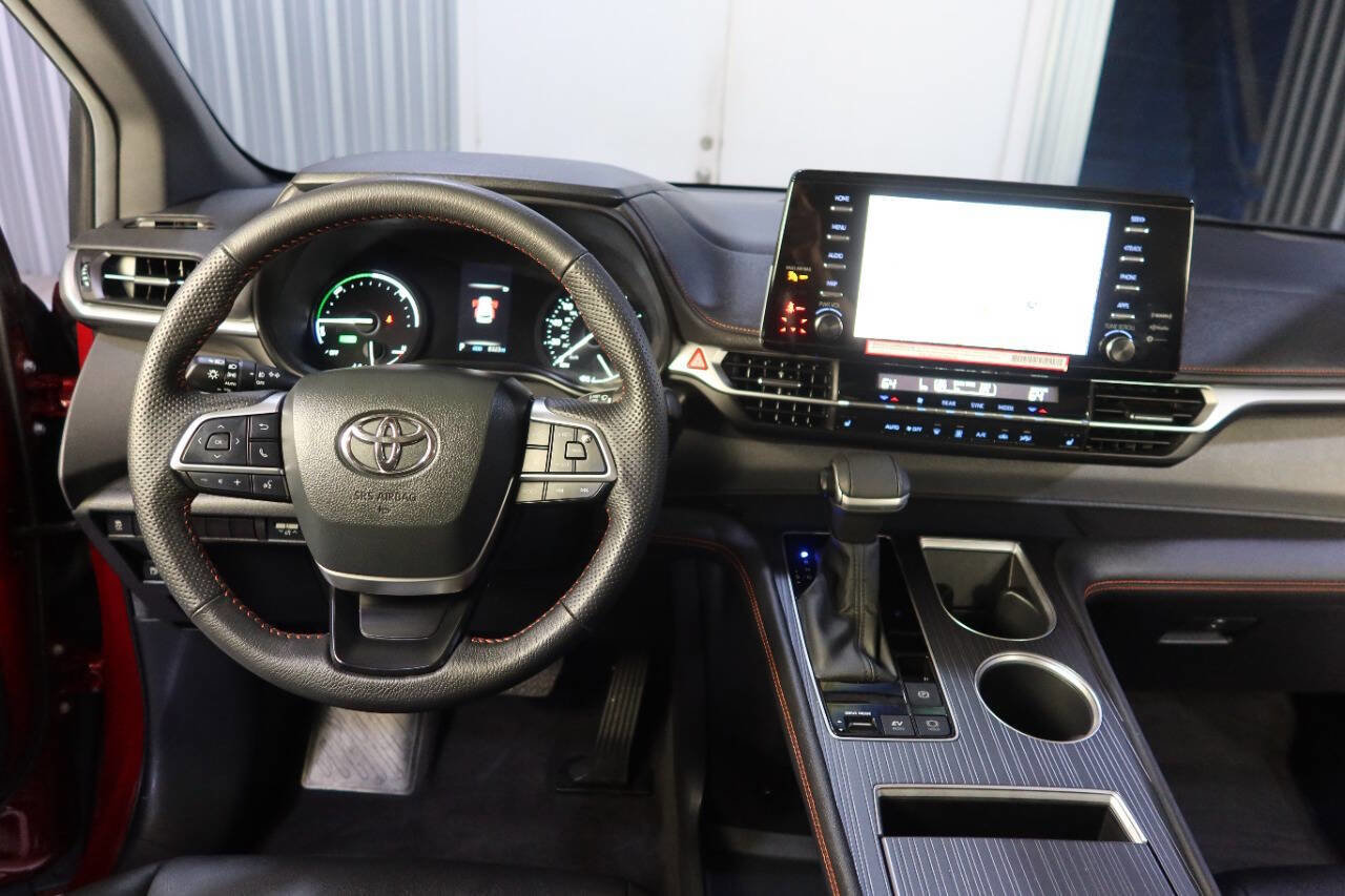 Used 2024 Toyota Sienna XSE image 22
