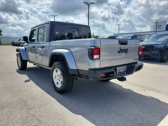 Used 2021 Jeep Gladiator Sport AWD/4WD image 4
