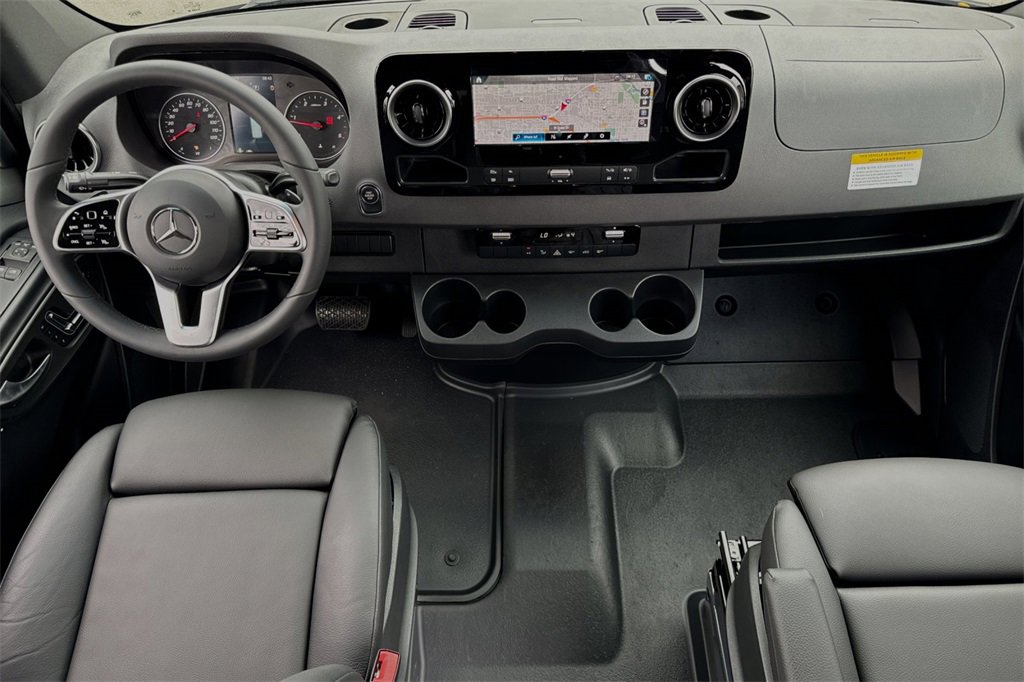 Used 2024 Mercedes-Benz Sprinter 2500 image 12