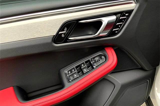 Certified 2026 Porsche Macan AWD/4WD image 28