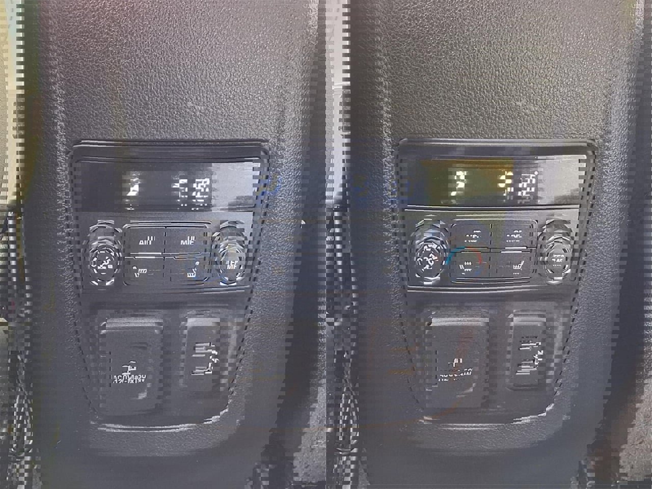 Used 2020 Buick Enclave Premium w/ Sun and Sites Package image 14