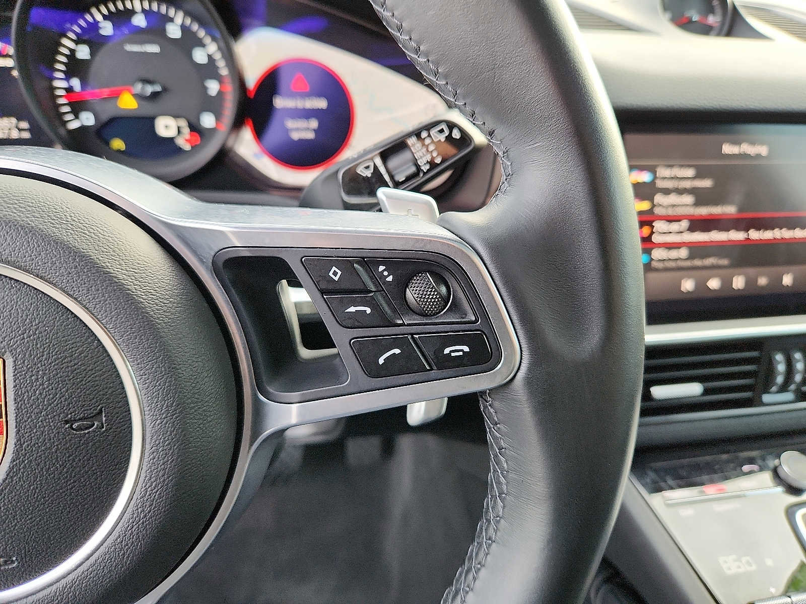 Used 2022 Porsche Cayenne Platinum Edition image 21