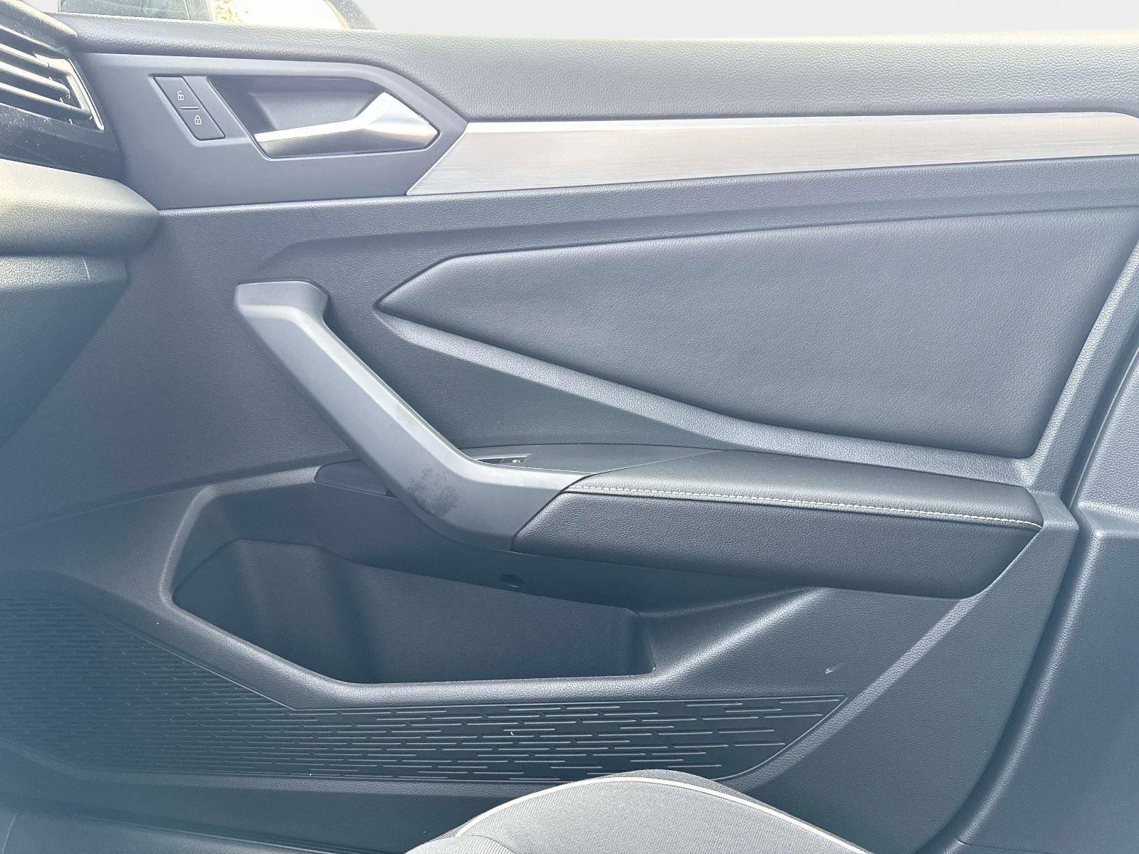 Used 2025 Volkswagen Jetta Sport image 22