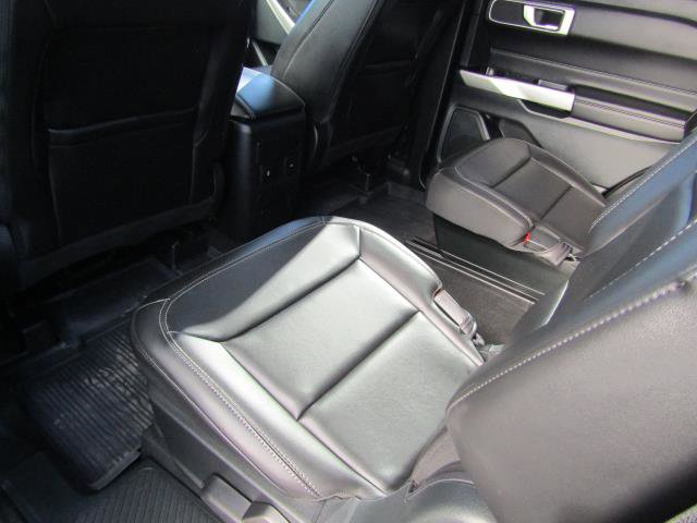 Used 2023 Ford Explorer XLT w/ Equipment Group 202A image 3