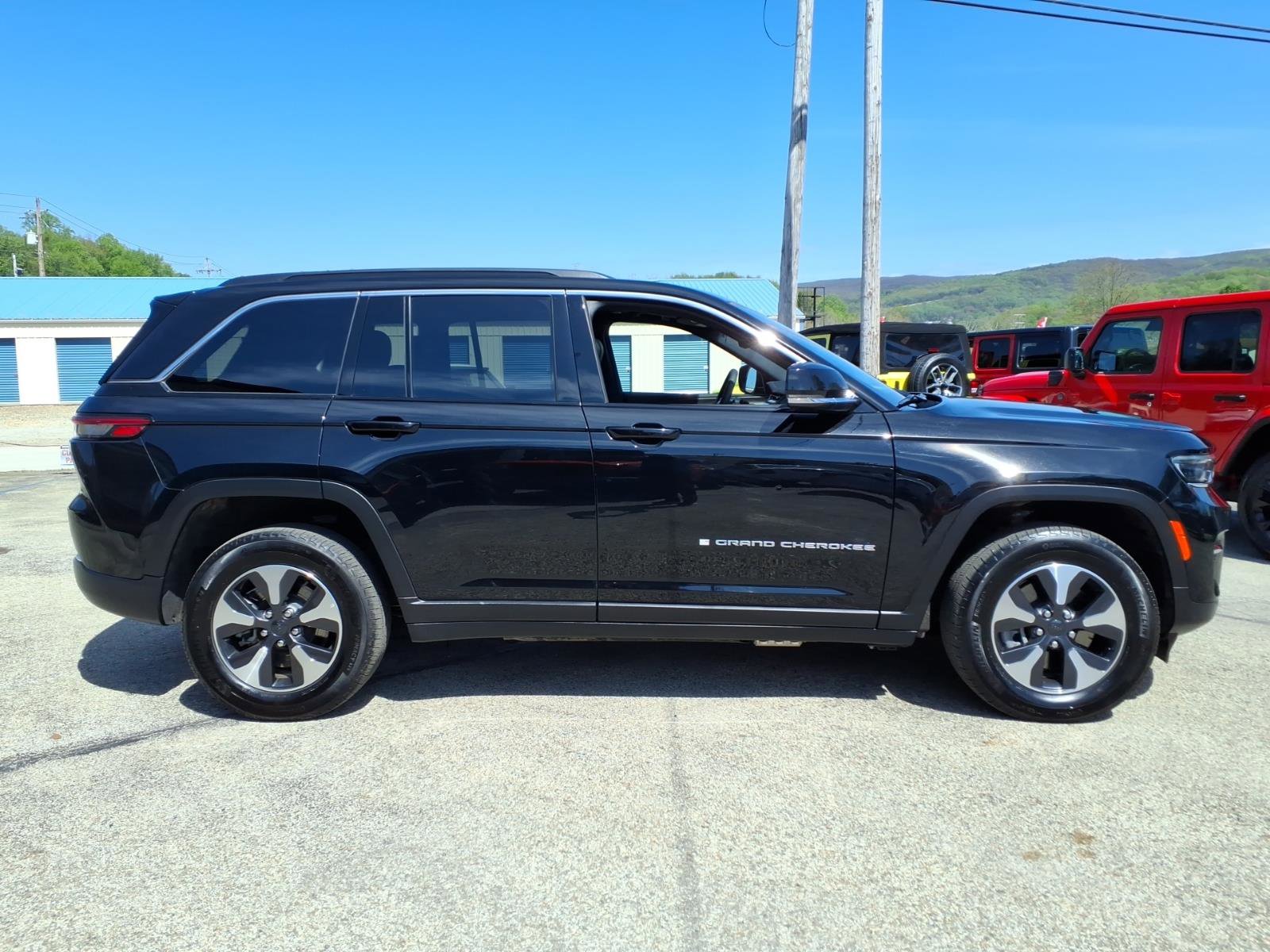 Used 2024 Jeep Grand Cherokee Limited 4xe AWD/4WD image 2