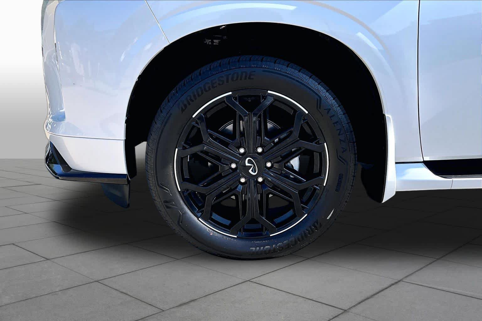 Used 2026 INFINITI QX80 4WD w/ Sport Exterior Package image 11